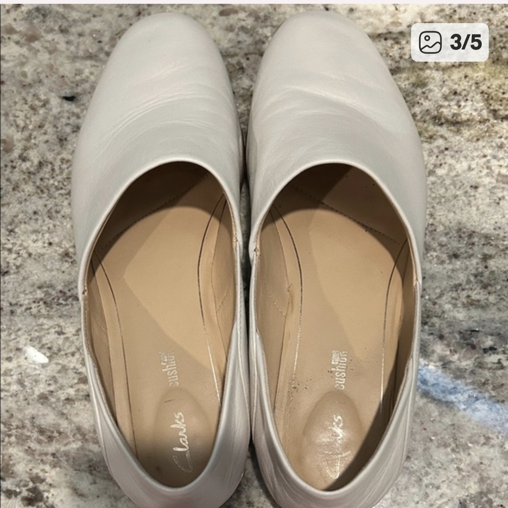 Women's Leather Clarks Flats - Picture 2 of 3